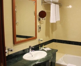 Двухместный номер Sophie Deluxe с балконом и с видом на море двуспальная кровать в Caspian Riviera Grand Palace