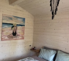 Двухместный семейный коттедж с видом на окрестности двуспальная кровать в Fraubu.camp