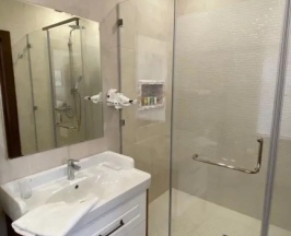 Двухместный полулюкс (двуспальная кровать) в Kaspi boutique hotel
