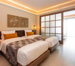 Четырёхместный семейный люкс Deluxe с балконом и с видом на бассейн в Tuana Hotels Casa Del Sol