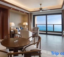 Люкс с 2 комнатами с видом на море в Jinghai Hotel & Resort