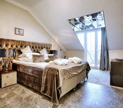 24 семейный номер Мансарда с 2 комнатами с балконом и с видом на море в Exclusive Hotel&Apartments