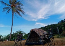 Двухместное бунгало с балконом и с видом на сад двуспальная кровать в Kohchang FuengFah