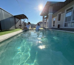 Уважаемые гости! Хотите отдохнуть семьей, компанией или поработать в тихой обстановке на свежем воздухе с видом на горы и лес? в Гостевой дом