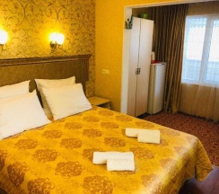 Трёхместный номер Standard с красивым видом из окна в Гуля