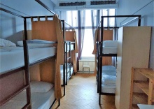 Верхнее место в женском 6ти местном номере №406 в Bla Bla Hostel