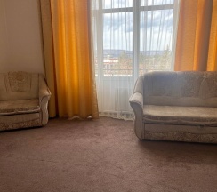 Люкс двухкомнатный в Империал