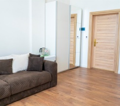 Двухкомнатный номер Люкс на трех-четырех гостей с балконом видом на море (корпус Б) в Оптимист