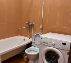 Уютная квартира с отдельной спальней рядом с озером в Как Дома 05