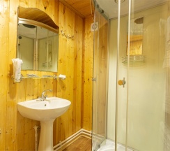 Семейный домик №1 в Allure Lodge