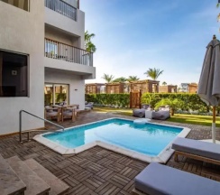 Двухместный полулюкс Posh Club Swim Up двуспальная кровать в Sunrise Crystal Bay Resort