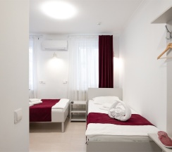 двухместный номер с двумя раздельными кроватями в Iq hotel