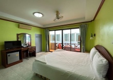 Двухместный номер Standard с балконом двуспальная кровать в Me Mee Place & Tour Krabi