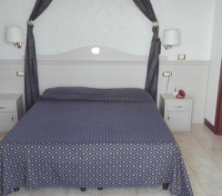 Двухместный номер Standard двуспальная кровать в Hotel Caravelle & Minicaravelle
