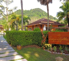 Двухместный люкс Deluxe с частичным видом двуспальная кровать в Laguna Villas Boutique Hotel