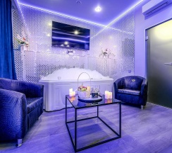 Номер комфорт улучшенный с 1 двуспальной кроватью в Алекс