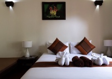 Двухместный номер Standard с балконом двуспальная кровать в The Hive Hotel Samui