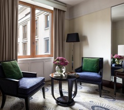 Номер делюкс с 1 двуспальной кроватью в Four Seasons Hotel Moscow