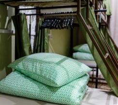 Мужской номер на 8 человек. Верхнее место (ширина 90 см.) в Nice hostel Crocus