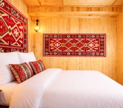 Трехкомнатный улучшенный стандарт с видом на горы | без балкона | 2 этаж в Hayat Haus