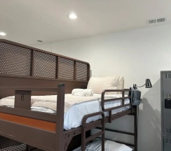 Кровать в общем номере в Stay 424 Hostel