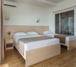 Стандартный четырехместный номер в Del Mar Inn