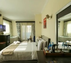 Люкс Executive с видом на пирамиды и джакузи в Pyramid Edge Hotel & Exclusive Pyramids View Rooftop