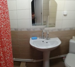 Комната студия с 2 односпальными и 1 двуспальной кроватью в Гостевой дом