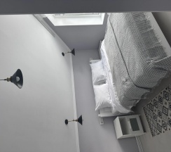 Трёхместный номер Улучшенный с балконом и с видом на горы в В моменте