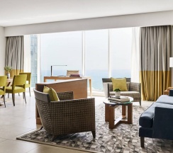 Четырёхместные апартаменты с 2 комнатами с балконом в Pullman Doha West Bay