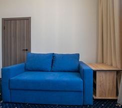 Стандартный семейный номер с 1 двуспальной кроватью и софой в Full House