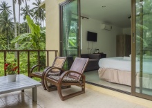 Семейный номер Grand с балконом и с видом на море в Baan Mai Beachfront Phuket Lone Island