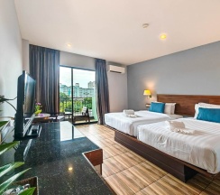 Номер Superior с балконом и с видом на бассейн в Savotel