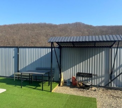 Уважаемые гости! Хотите отдохнуть семьей, компанией или поработать в тихой обстановке на свежем воздухе с видом на горы и лес? в Гостевой дом