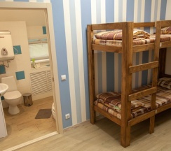 Кровать в общем номере в Жираф