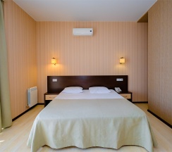 Стандарт с большой кроватью в Avangard Hotel