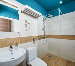Номер стандарт с 2 односпальными кроватями в AurA City Hotel