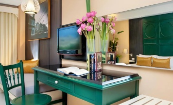 Двухместный номер Deluxe с террасой Sino Wing двуспальная кровать в Курортный отель The Old Phuket - Karon Beach Resort