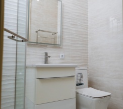 Двухместный люкс с 2 комнатами (двуспальная кровать) в Skyline Plaza Hotel
