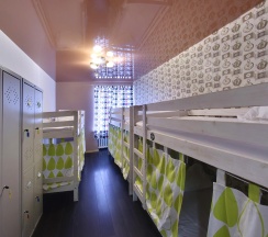 Кровать в 6-местном общем номере в Иж-Хостел