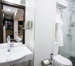 Шестиместный семейный номер Standard в The Phoenix Boutique Hotel