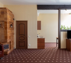 Апартаменты с просторной спальней, обеденной зоной и балконом в My Favourite Garden Hotel