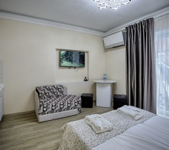 Двухместные апартаменты 9 с кухней с видом на море двуспальная кровать в Exclusive Hotel&Apartments