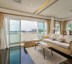 Люкс с джакузи на крыше Пентхаус c 1 комнатой в Phunawa Resort