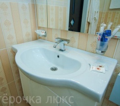 Номер полулюкс улучшенный с 1 двуспальной кроватью в Пятерочка-люкс