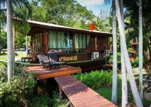 Люкс с видом на озеро в Kaengkrachan Boathouse Paradise Resort