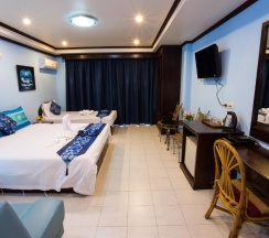 Семейный номер Deluxe с балконом в Hotel Grand Orchid Inn