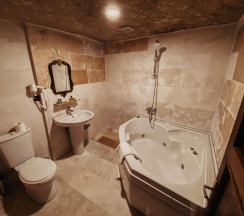 Двухместный полулюкс с видом на окрестности двуспальная кровать в Asteria Cave Hotel
