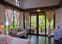 Бунгало Deluxe с красивым видом из окна в Sasitara Residence Koh Samui