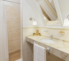 Номер люкс премиум в Аверон